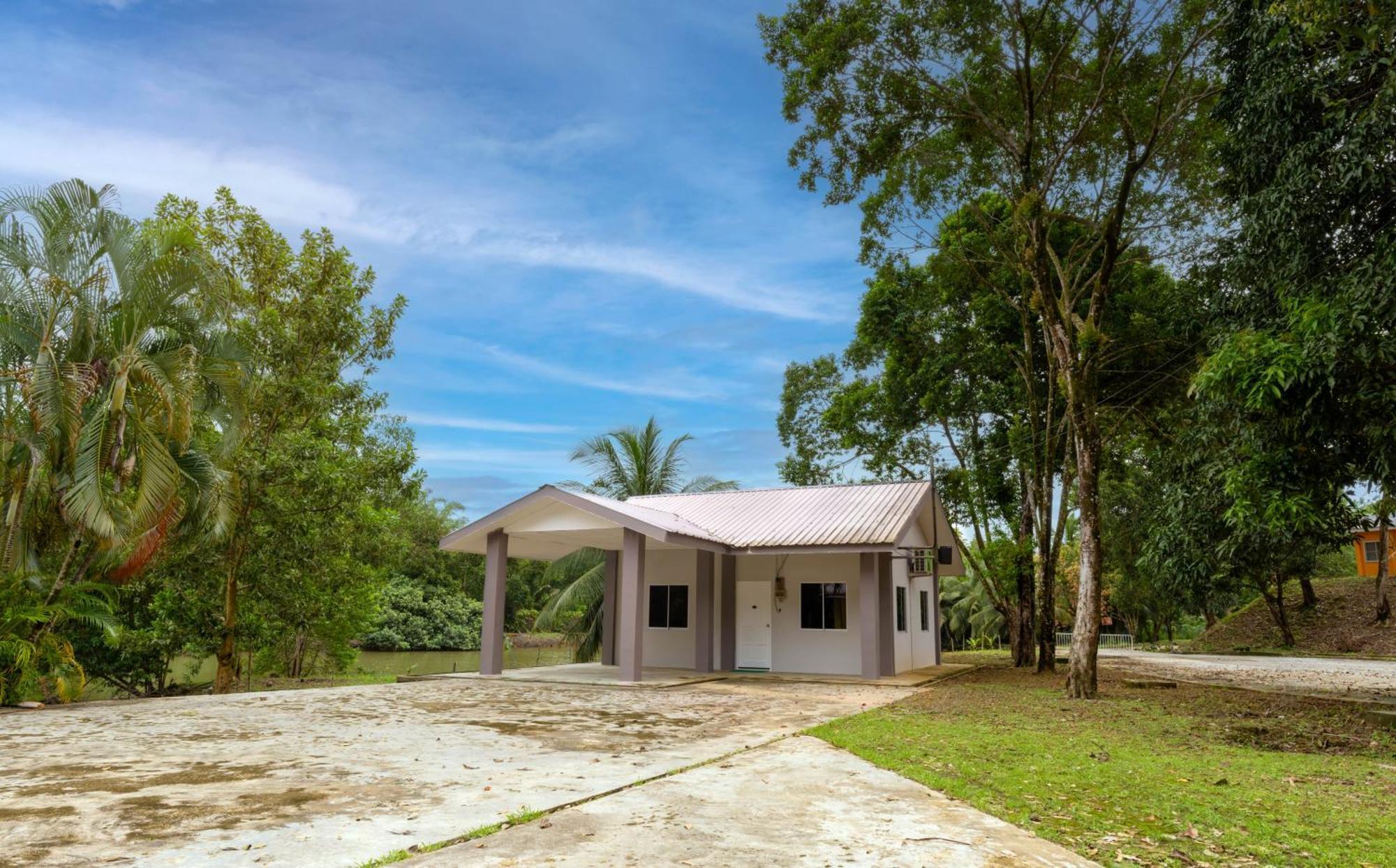 Putra Sentosa Retreat Camp, Sematan酒店 外观 照片
